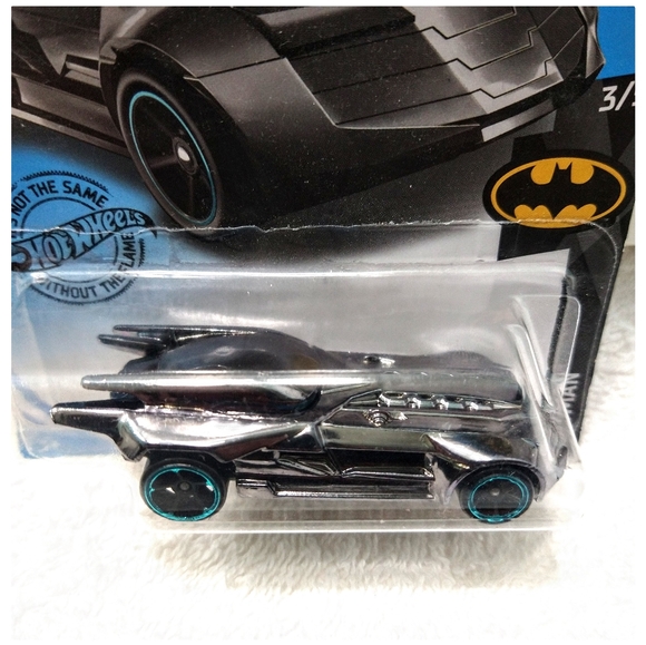 Hot Wheels 'Batmobile' 2017  Dark Chrome Edition - 1:64 Scale *NEW* - Picture 3 of 4